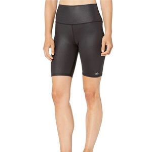 Alo Yoga biker shorts size XS